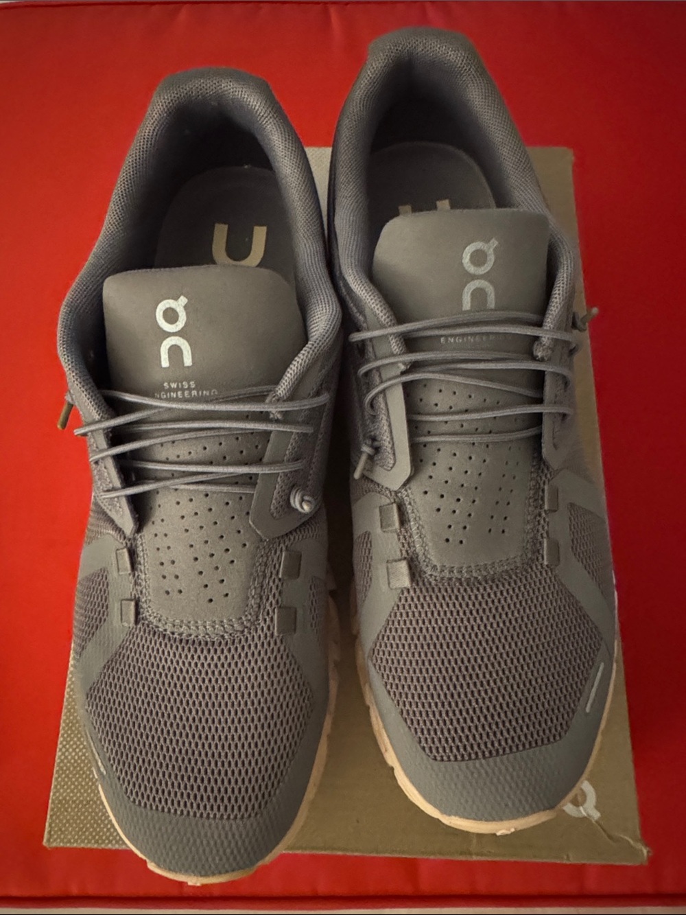 Cloud 5 Sneakers Excellent Condition in Zinc/Shell 9.5